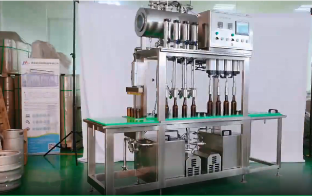 全自動啤酒灌裝機(jī)-產(chǎn)量高-選擇海志啤酒設(shè)備-支持定制！